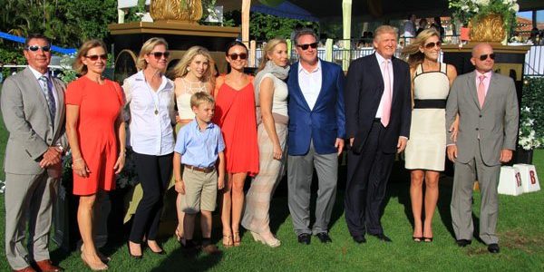 Gustavo Mirabal junto a sus amigos y el presidente Donald Trump