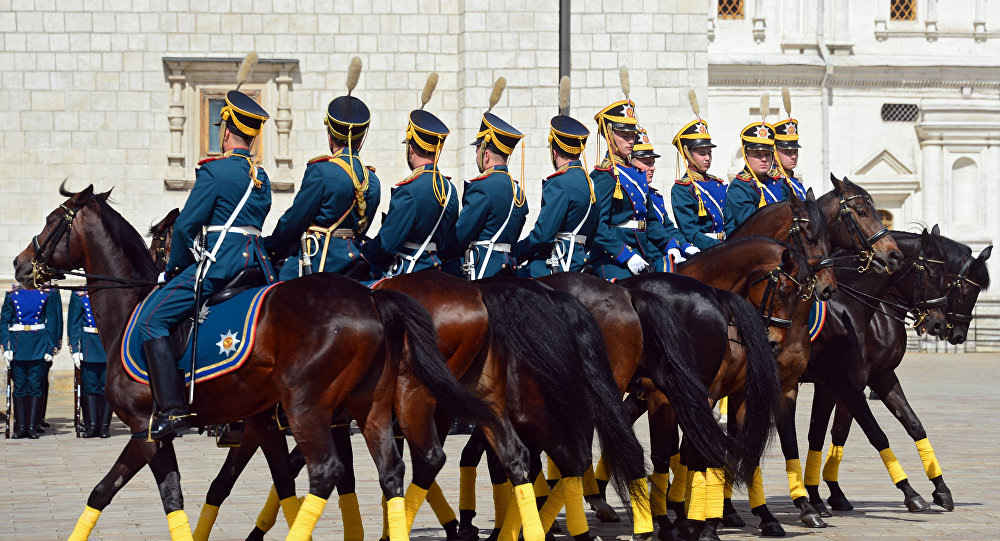 Caballería: fuerza de combate montada a caballo