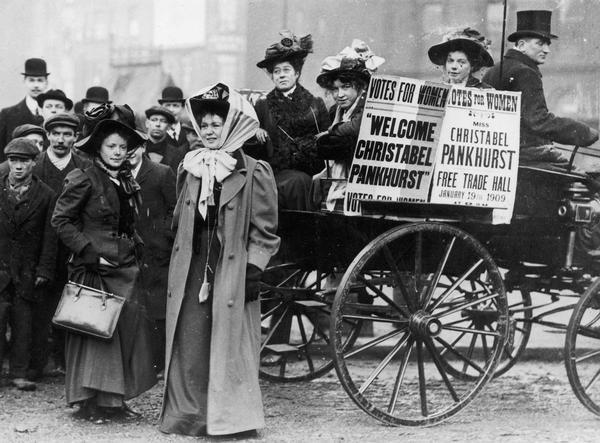 MARCA INDELEBLE DEL MOVIMIENTO SUFRAGISTA  EN LA CARRERA DEL DERBY DE INGLATERRA EN 1913