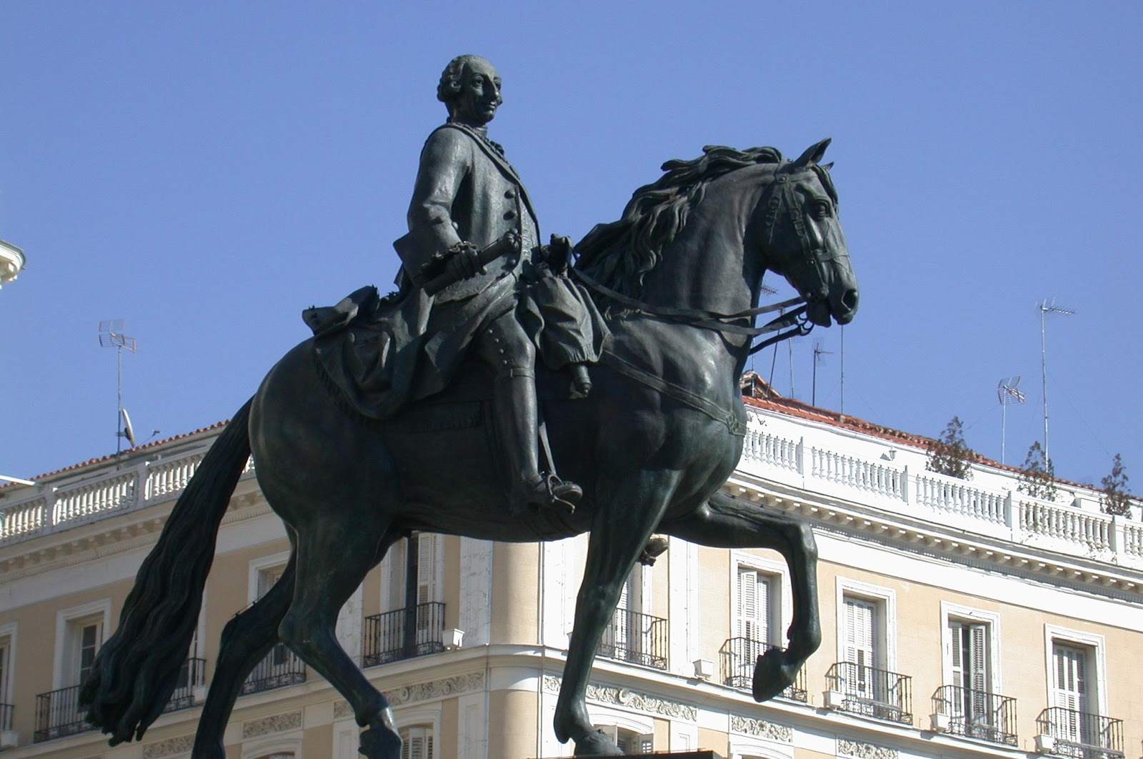 Estatua ecuestre de Carlos III – Gustavo Mirabal