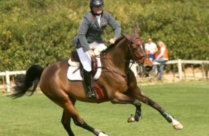 Gustavo Mirabal durante una de sus participaciones en el circuito internacional de salto ecuestre.