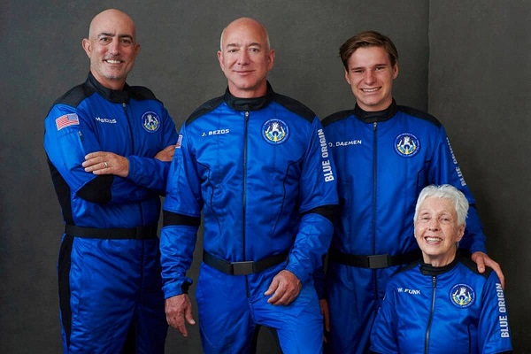 Jeff Bezos y su viaje de 11 minutos al espacio